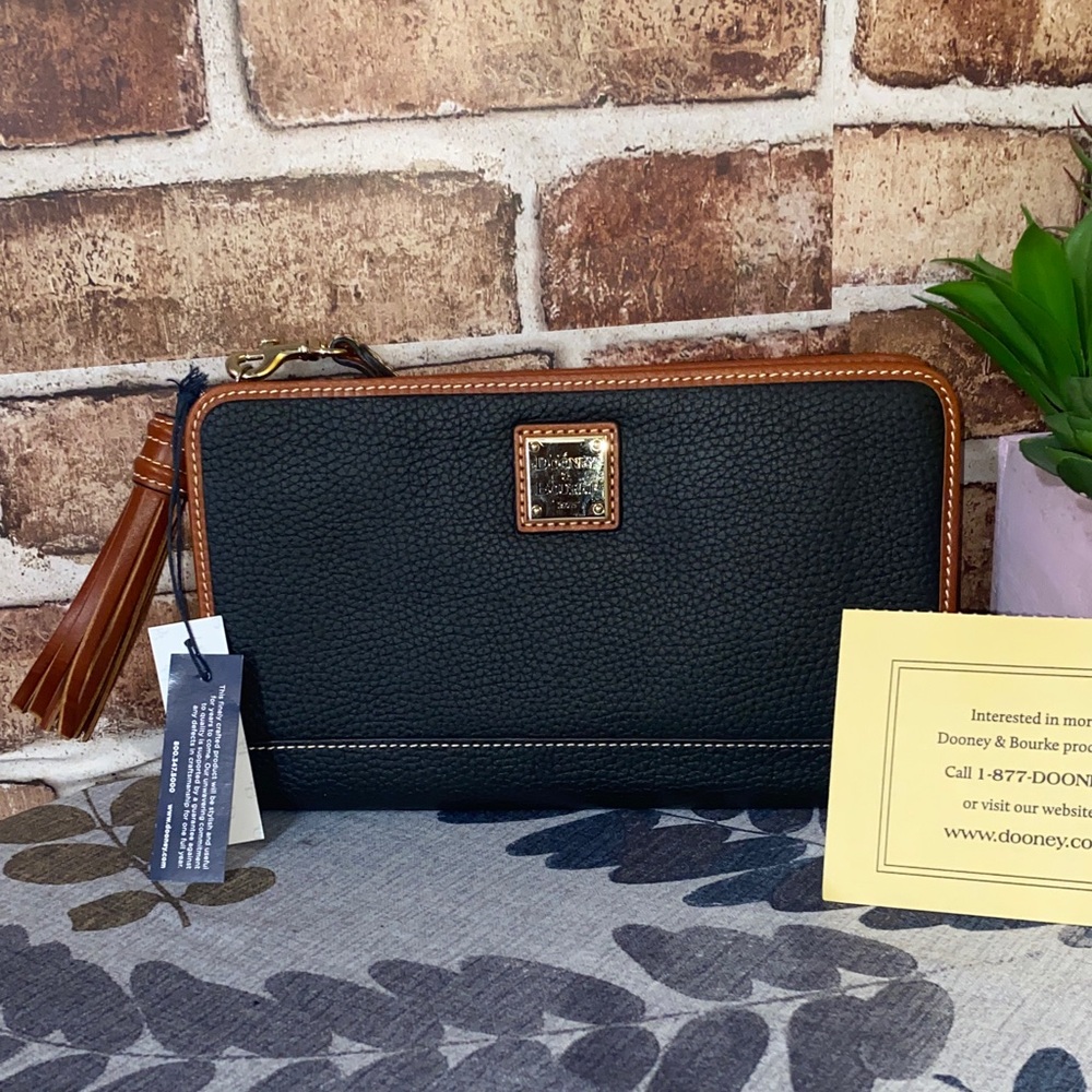 Dooney & Bourke nwt  clutch ,Wallet Wristlet